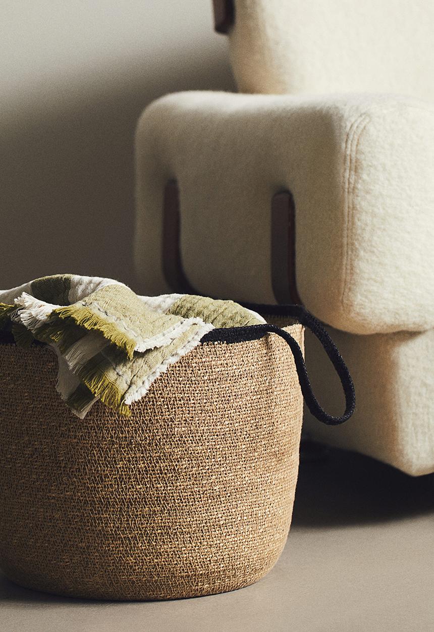 H&M - Round seagrass storage basket - brown & black