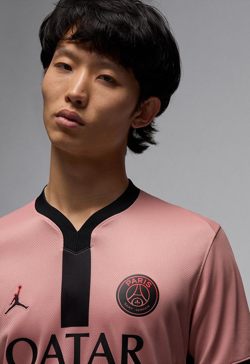 pink and black psg kit