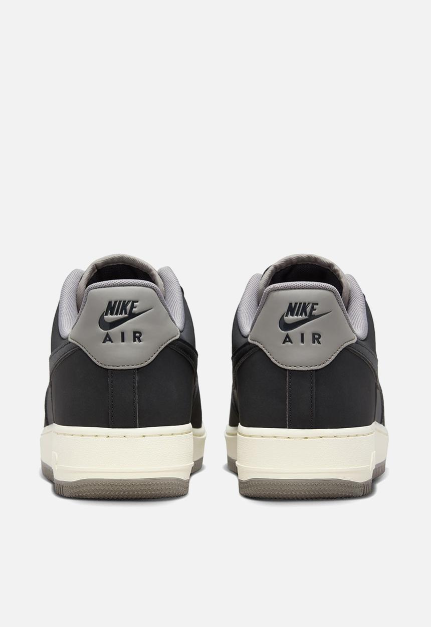 Nike - AIR FORCE 1 '07 LV8