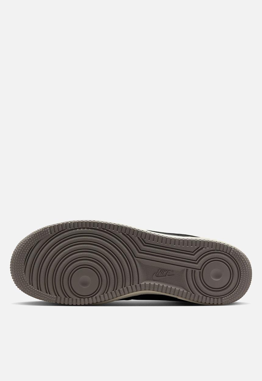 Nike - AIR FORCE 1 '07 LV8