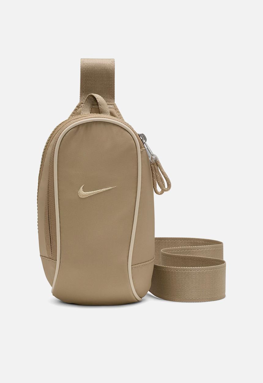 Nike - Nike Sportswear Essentials
