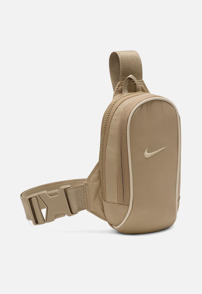 Nike - Nike Sportswear Essentials