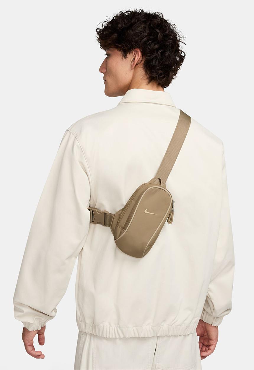 Nike - Nike Sportswear Essentials