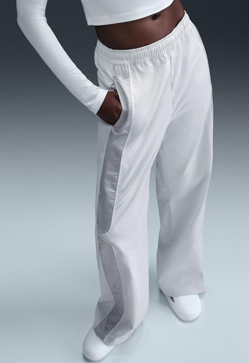 Nike - Nike woven swoosh pant - Photon Dust/Lt Smoke Grey