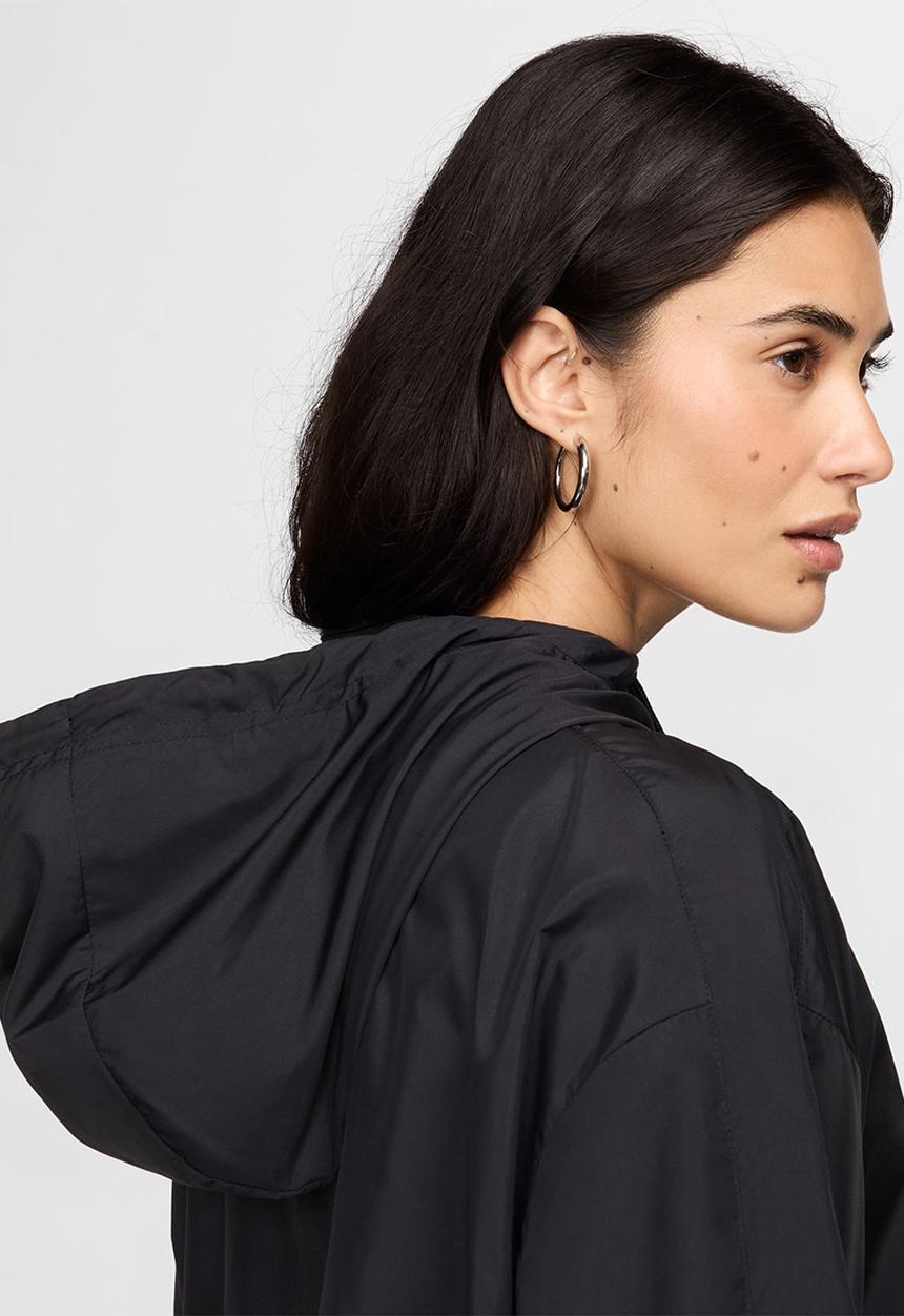 Nike - Nike essential UV woven jacket - Black/White