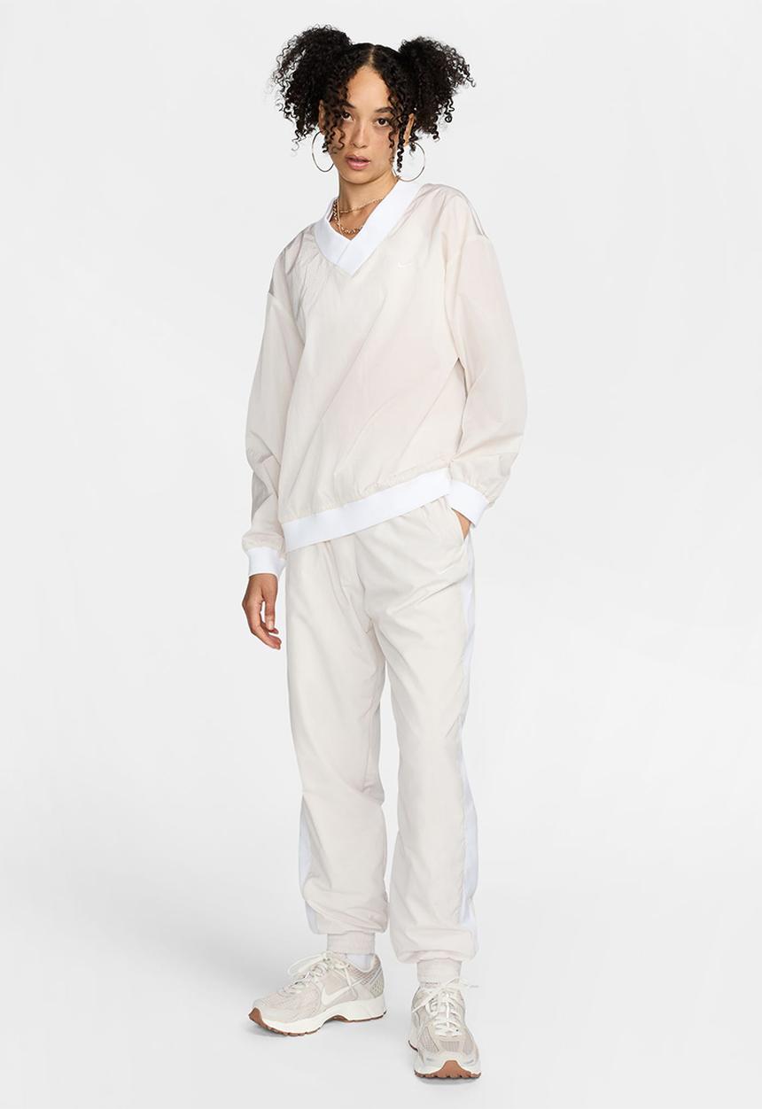 Nike - Nike Essential Woven UV Vneck Crew - Lt Orewood Brn/White
