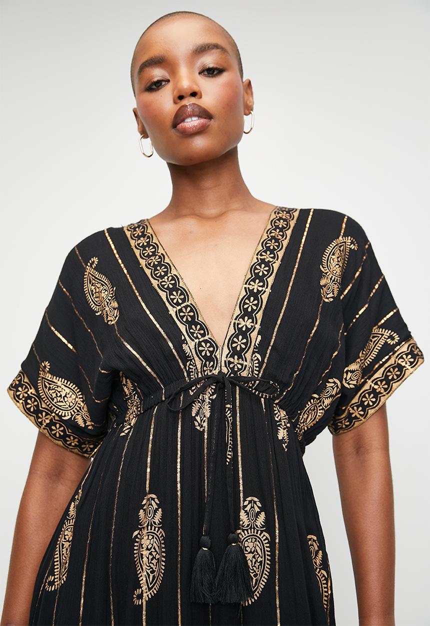 Stella Morgan - Paisly Foil Border Maxi Dress - Black