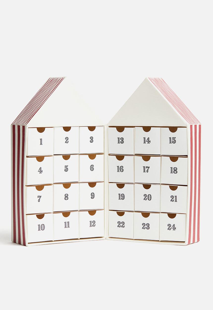 H&M - Nan - white house