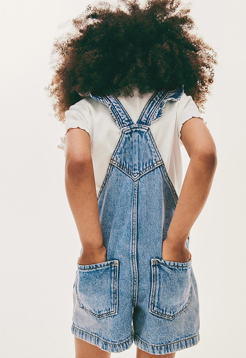 H&M - Denim dungaree shorts - light denim blue 