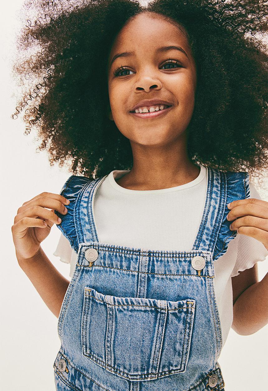 H&M - Denim dungaree shorts - light denim blue 