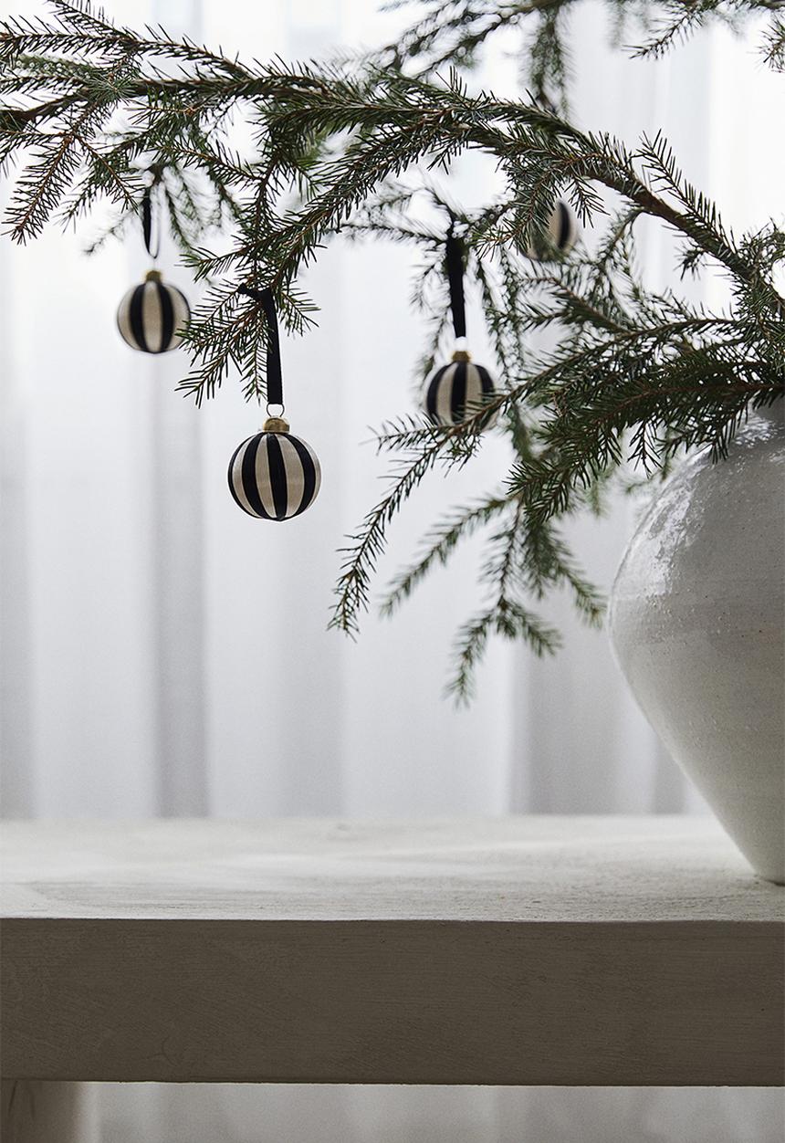 H&M - 6-Pack small christmas baubles - black striped