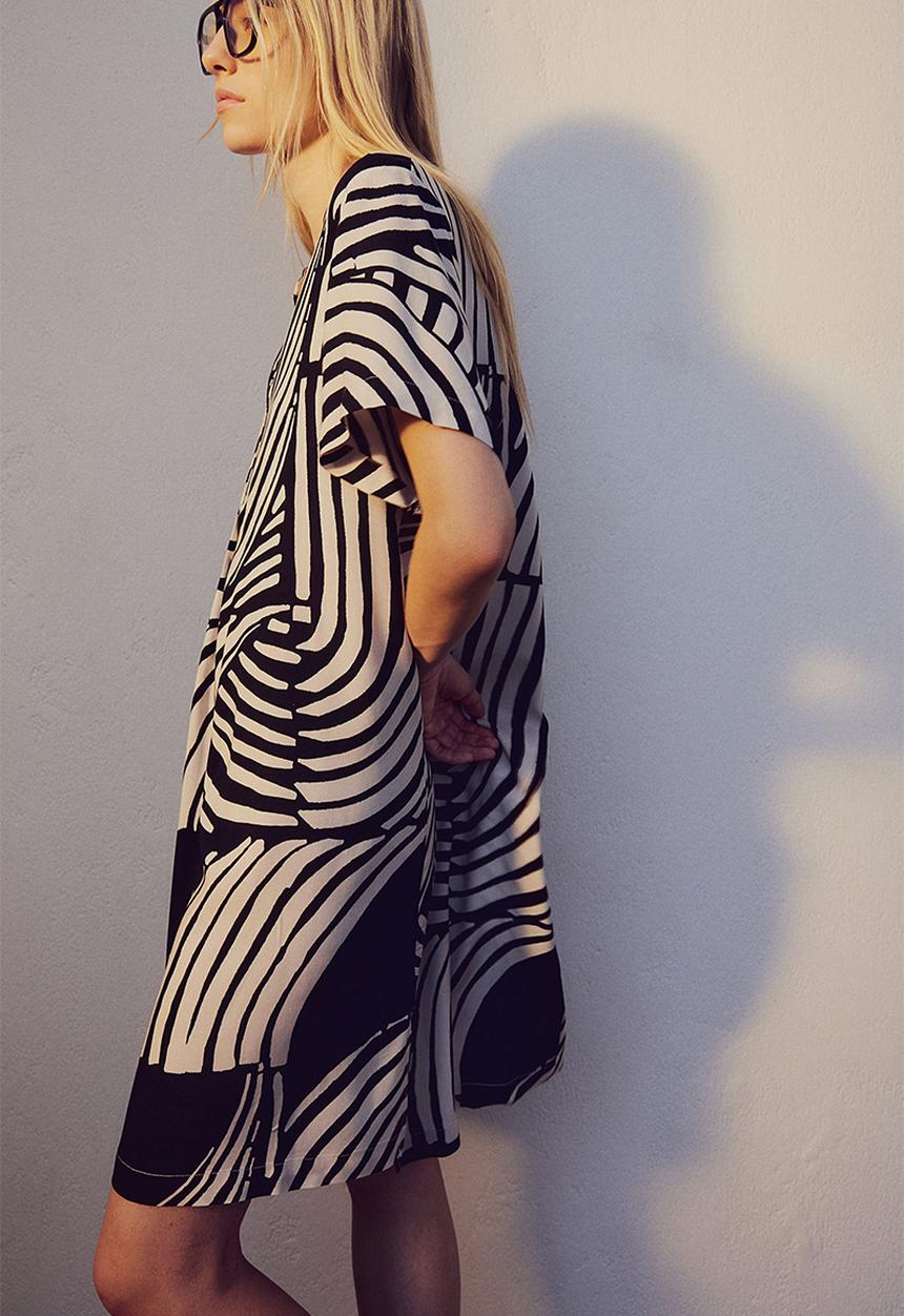 H&M - Viscose tunic dress - black patterned