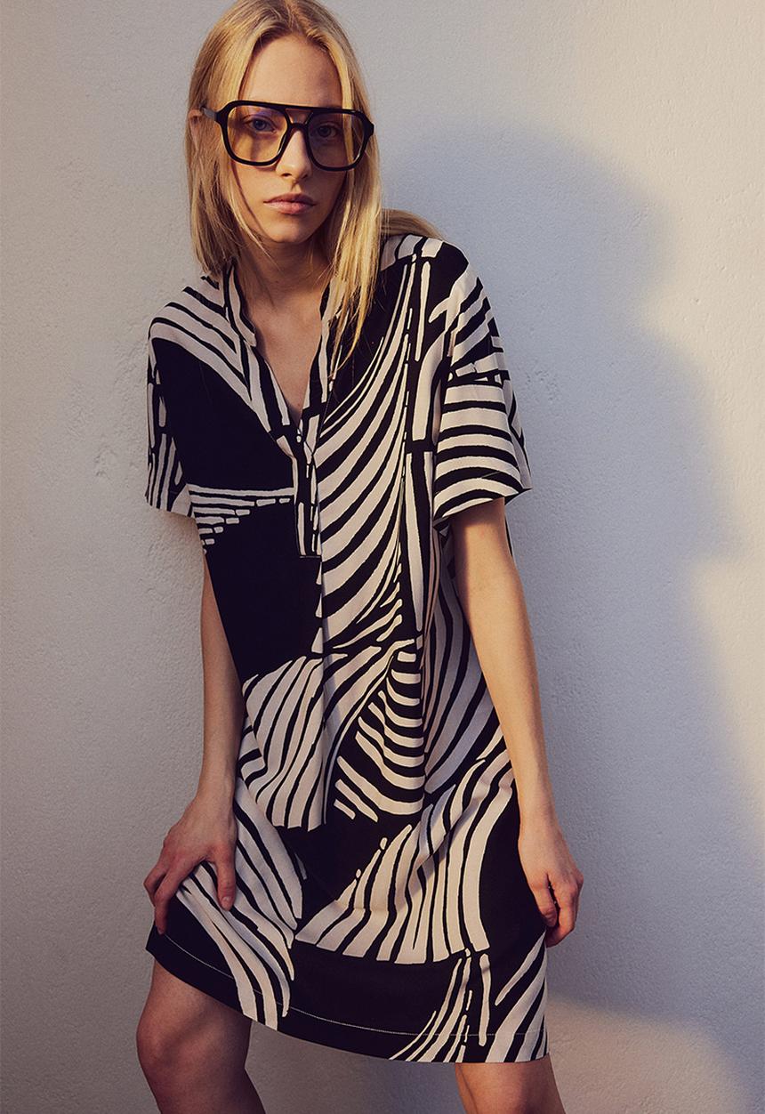 H&M - Viscose tunic dress - black patterned