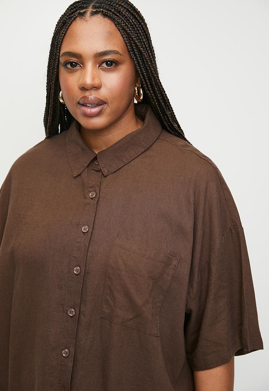 Cotton On - Plus Haven Short Sleeve Shirt - Chocolate