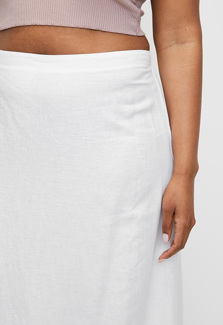 Cotton On - Plus Haven Maxi A-Line Skirt - White
