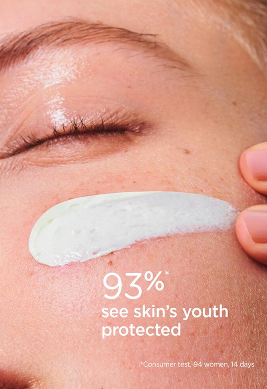 Clarins - Youth-protecting Sunscreen Very High Protection SPF50+