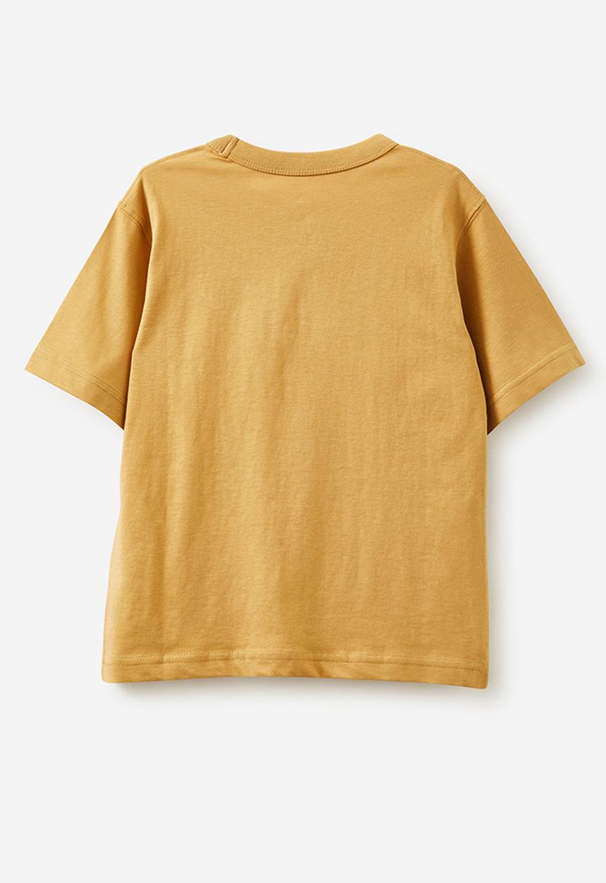 Cotton On - Jonny short sleeve print tee - mustard seed/boston athlts