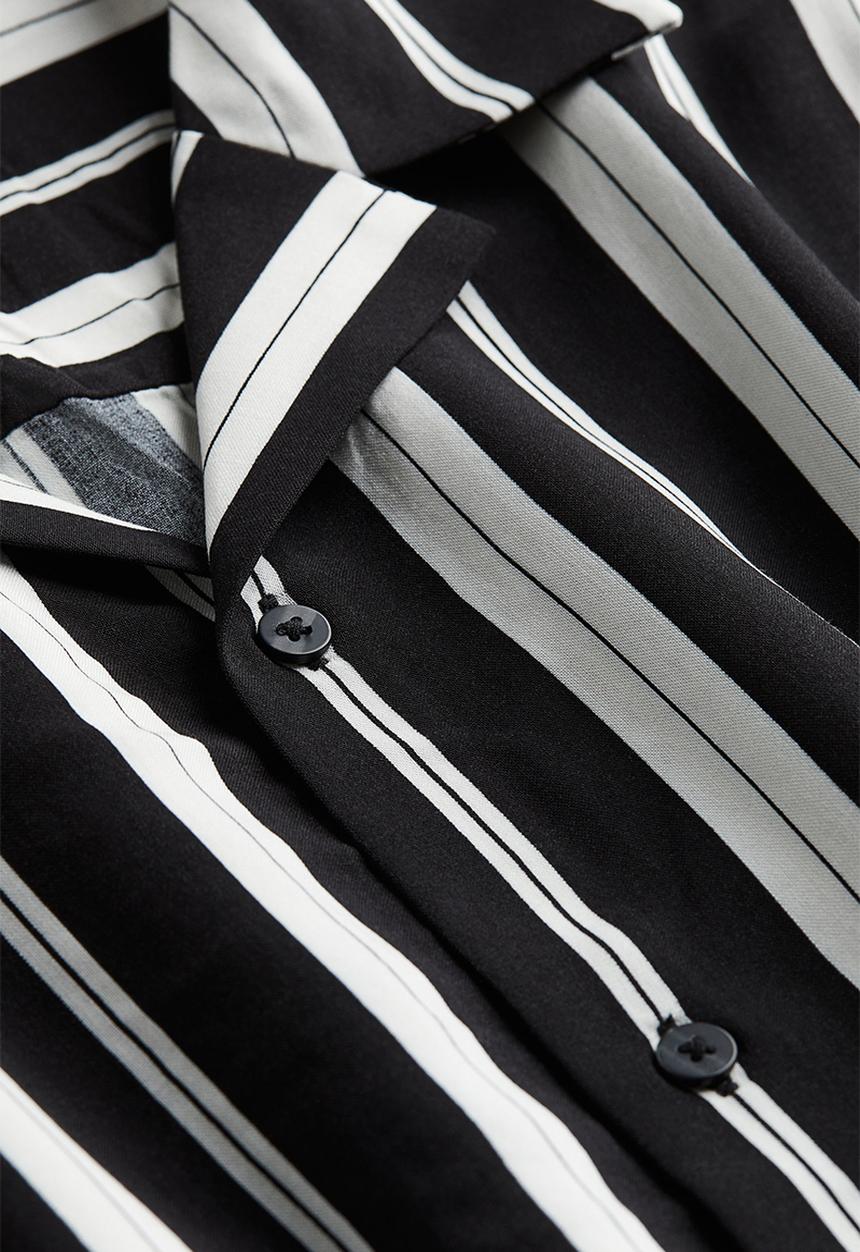 H&M - Patterned resort shirt - black & white striped 