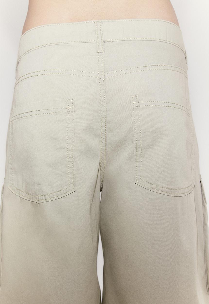 H&M - Canvas cargo shorts - light khaki green