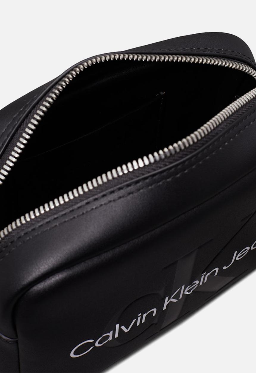 Calvin Klein - Scuplted camera bag - black