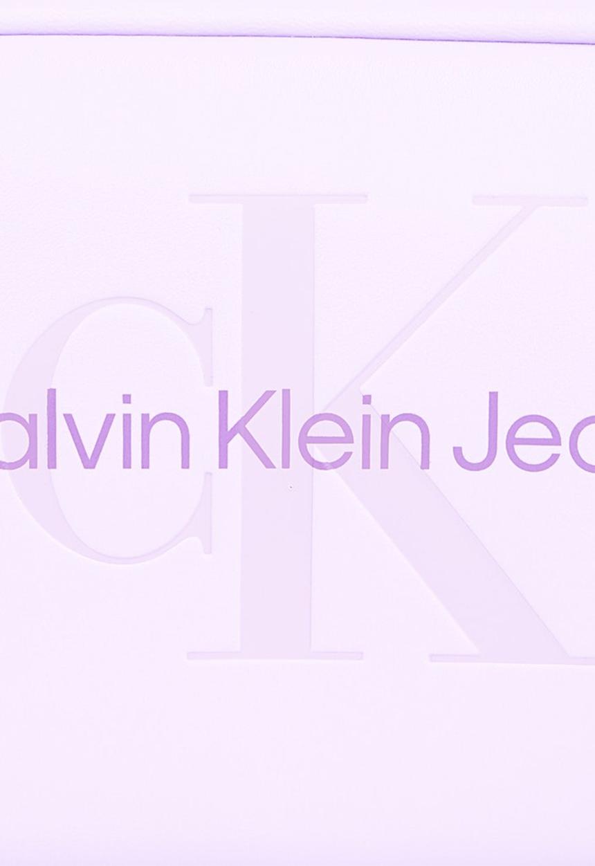 Calvin Klein - Scuplted camera bag - pastel lilac