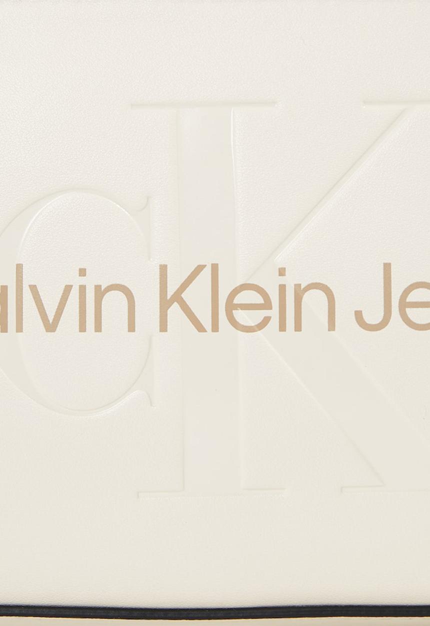 Calvin Klein - Scuplted shoulder bag - eggshell