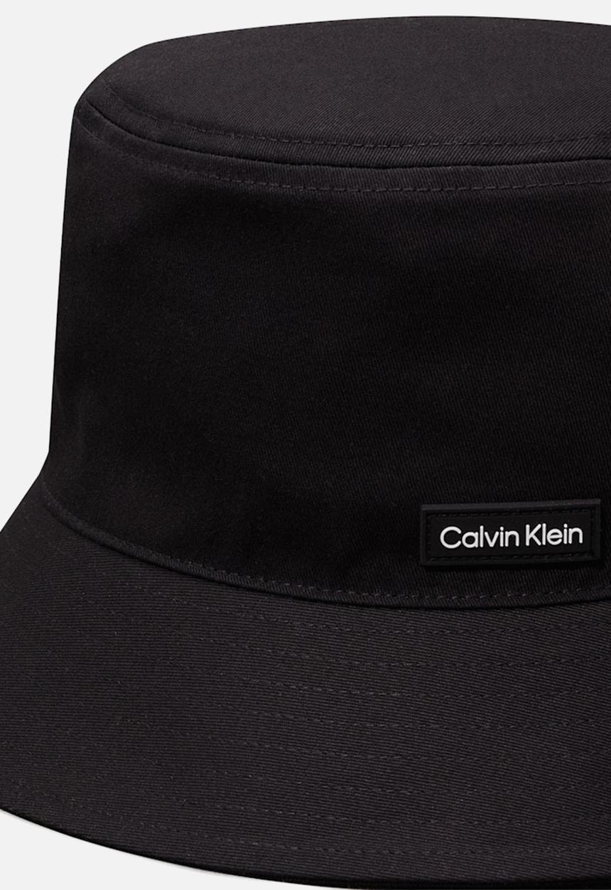 Calvin Klein - Essential patch bucket - black