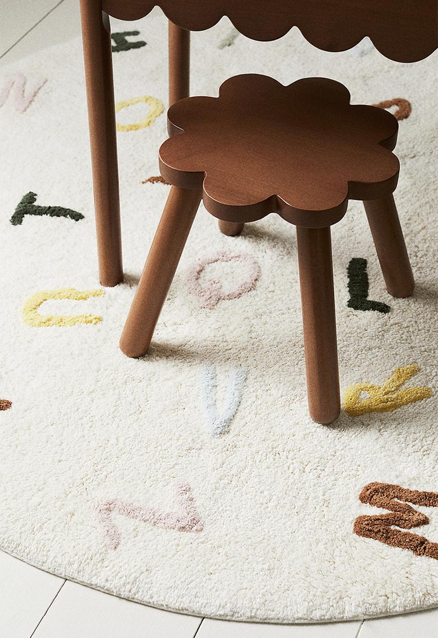 H&M - Tufted alphabet rug - light beige alphabet