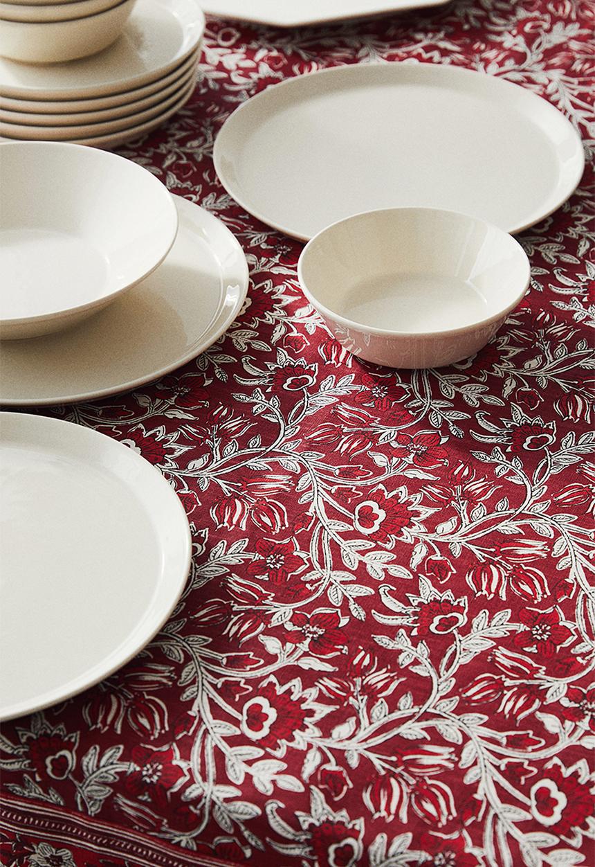 H&M - Patterned cotton tablecloth - Red Patterned