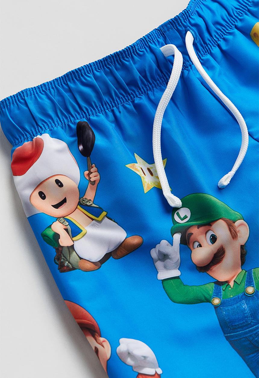 H&M - Printed swim shorts - bright blue super mario