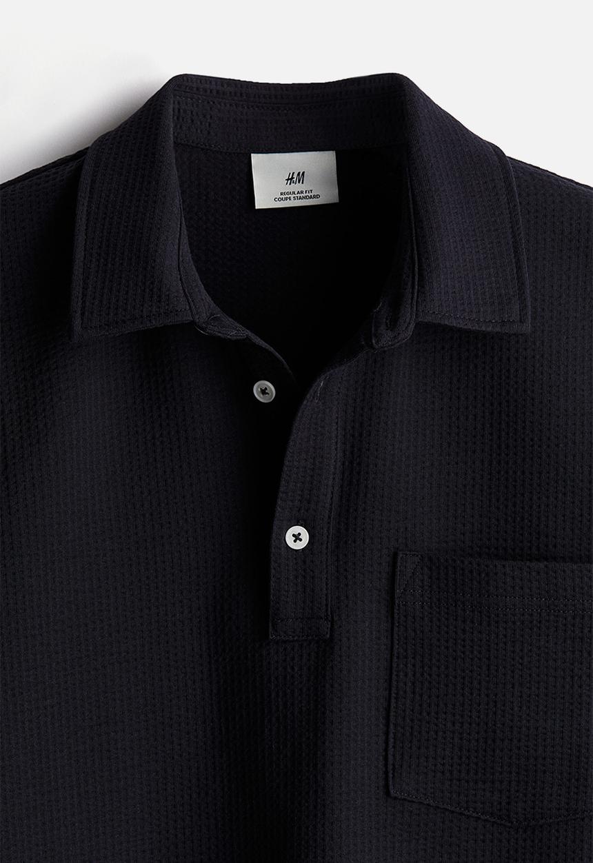 H&M - Regular fit waffled polo shirt - navy blue 