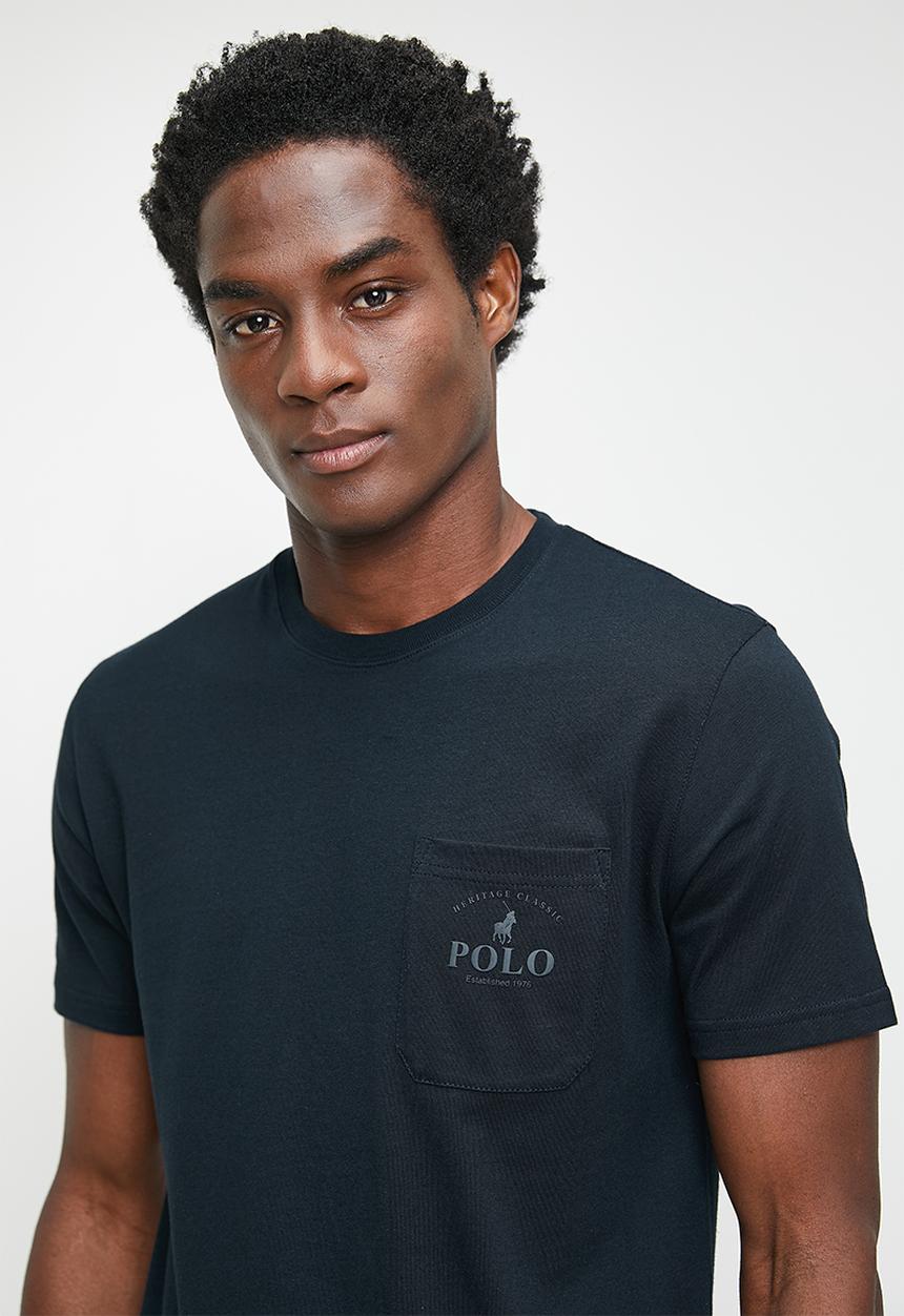 POLO - Jerry Hd Printed Pocket Ss Tee - Navy