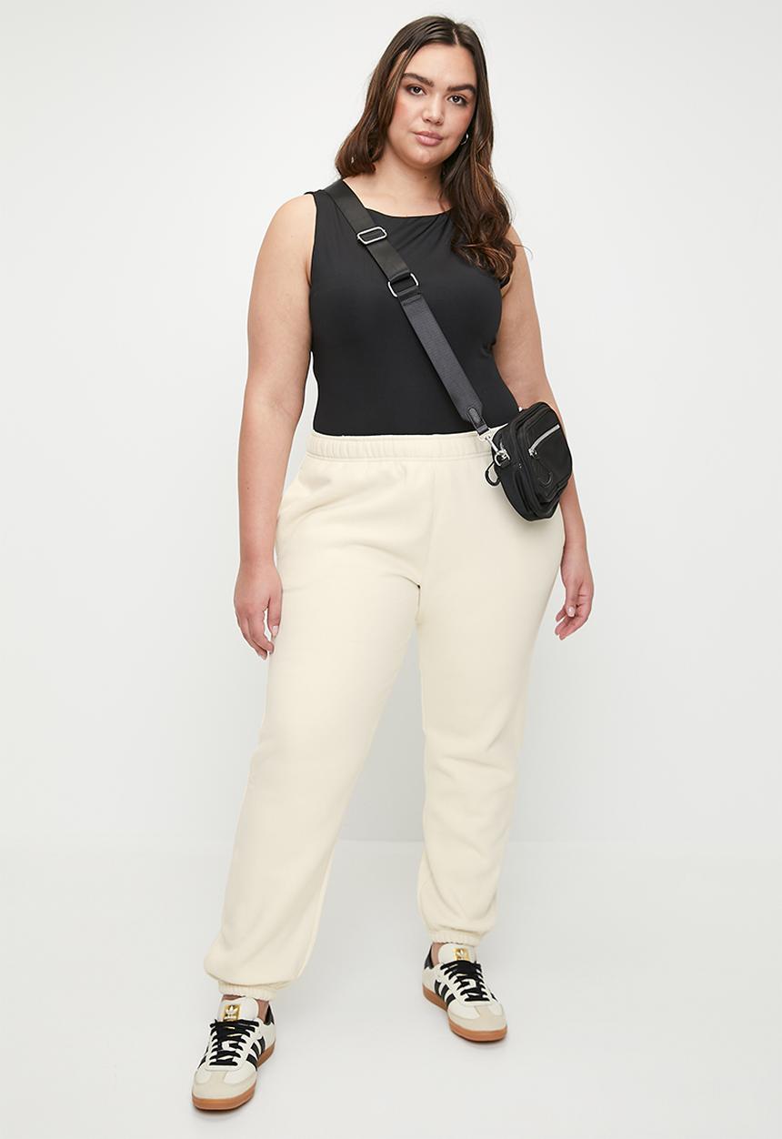 Cotton On - Plush Essential Gym Trackpant - Coconut Milk