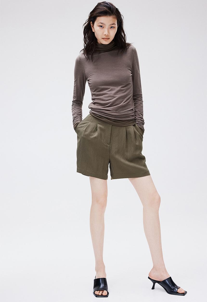 H&M - Knee-length shorts - dark khaki green