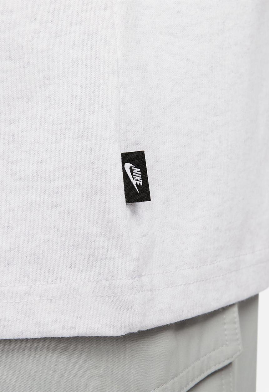 Nike - Nike Sportswear Premium Essentials T-Shirt - B Hthr