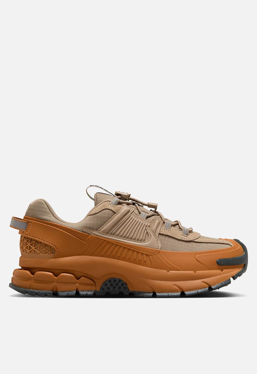 ムクムク W nike zoom vomero roam - flax/khaki-anthracite-university gold