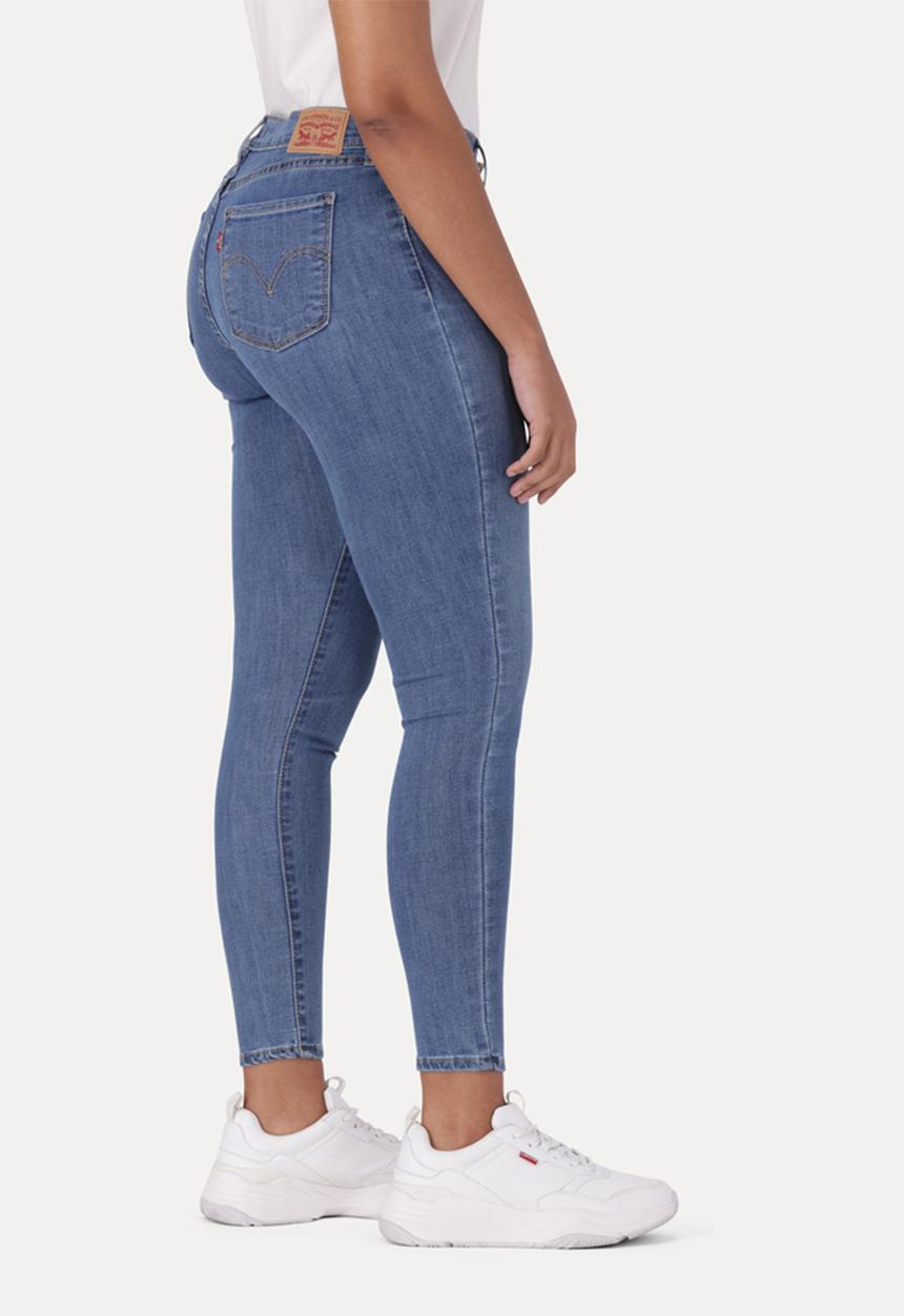 Levi’s® - Curvy Super Skinny Fascinating Fact - Fascinating Fact