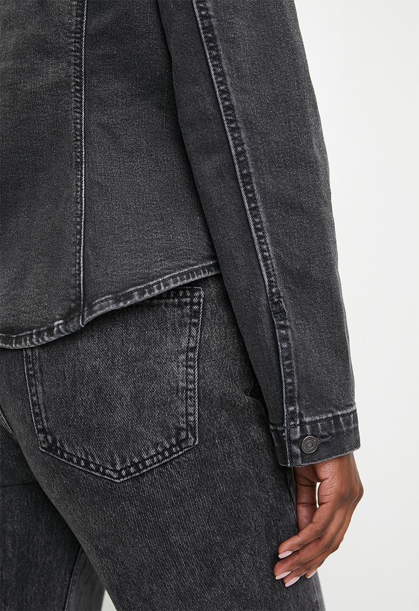 Levi’s® - Tailored Slim Trucker Za - Born Leader