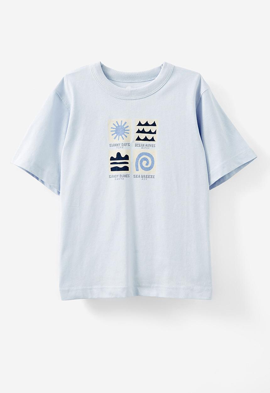 Cotton On - Jonny short sleeve print tee - morning blue/winter grey beach side elements