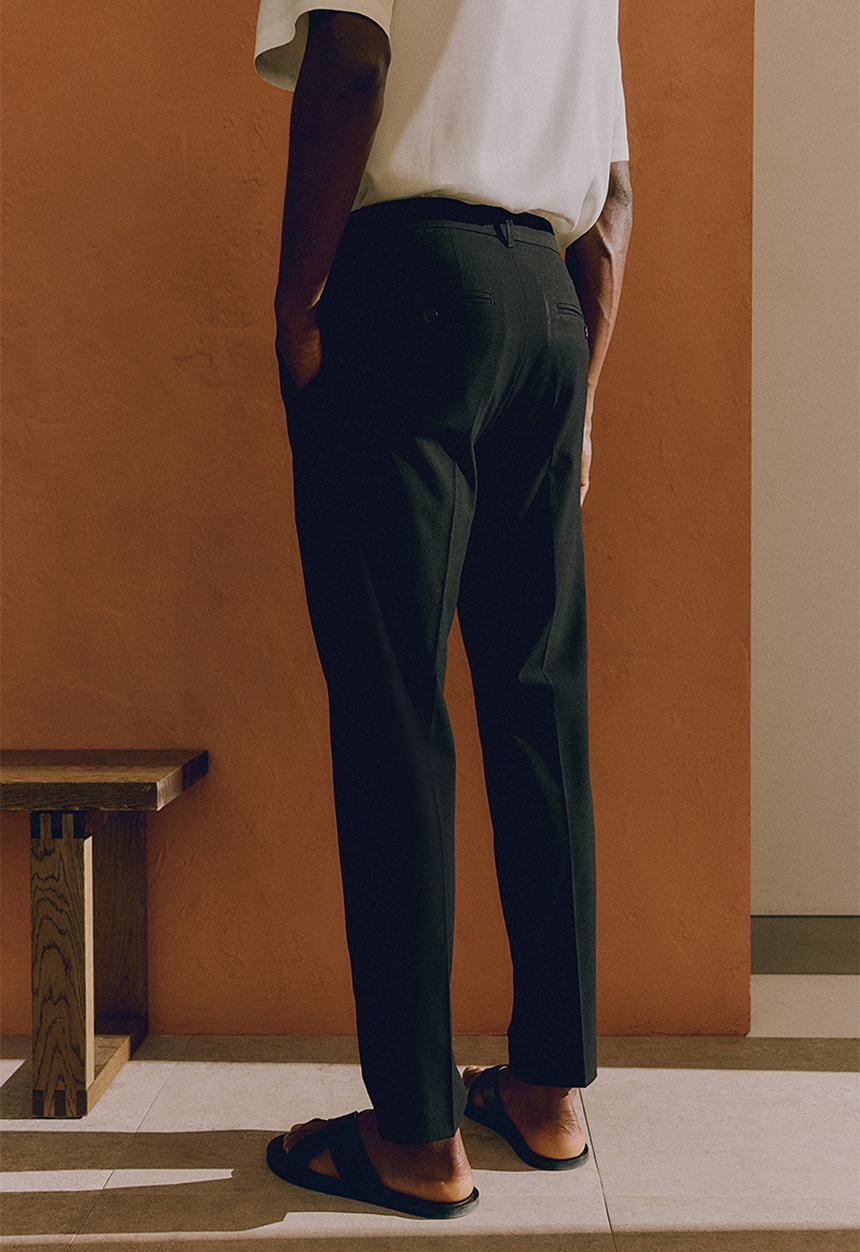 H&M - Slim fit trousers - black