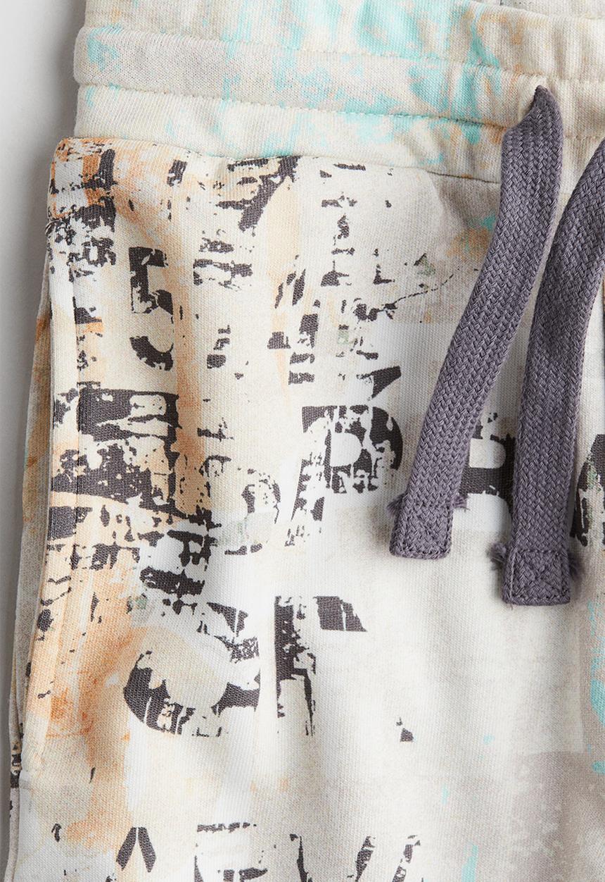 H&M - Printed sweatshorts - natural white & patterned