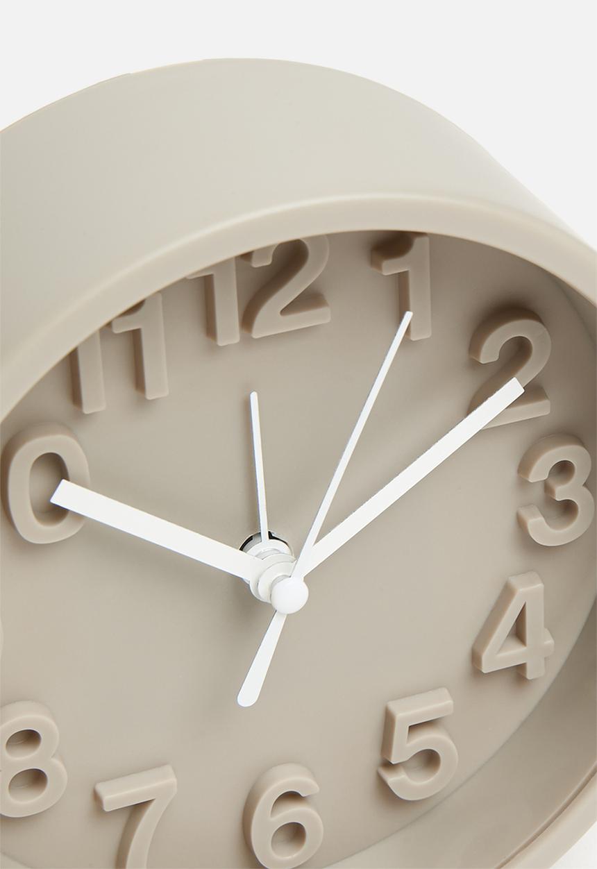 H&S - Kuzco clock - natural
