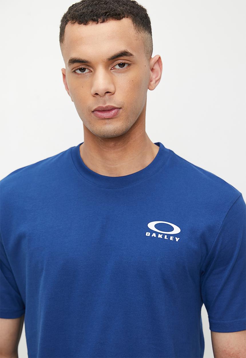 Oakley - Golden hour bark tee - crystal blue