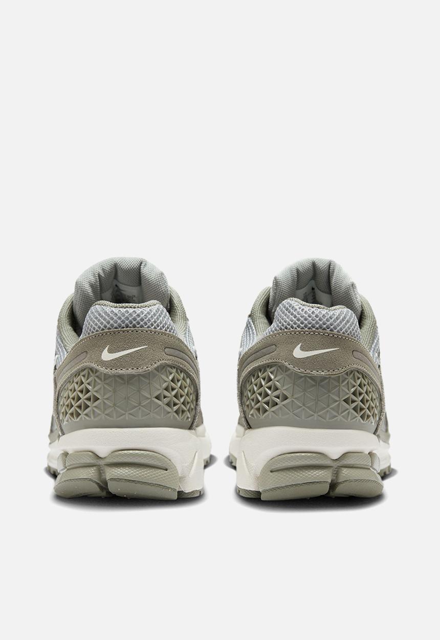 Nike - Nike Zoom Vomero 5