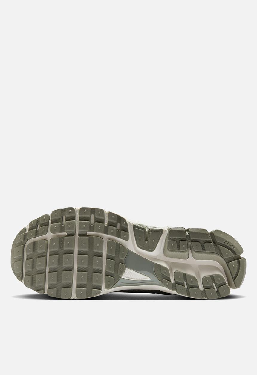 Nike - Nike Zoom Vomero 5