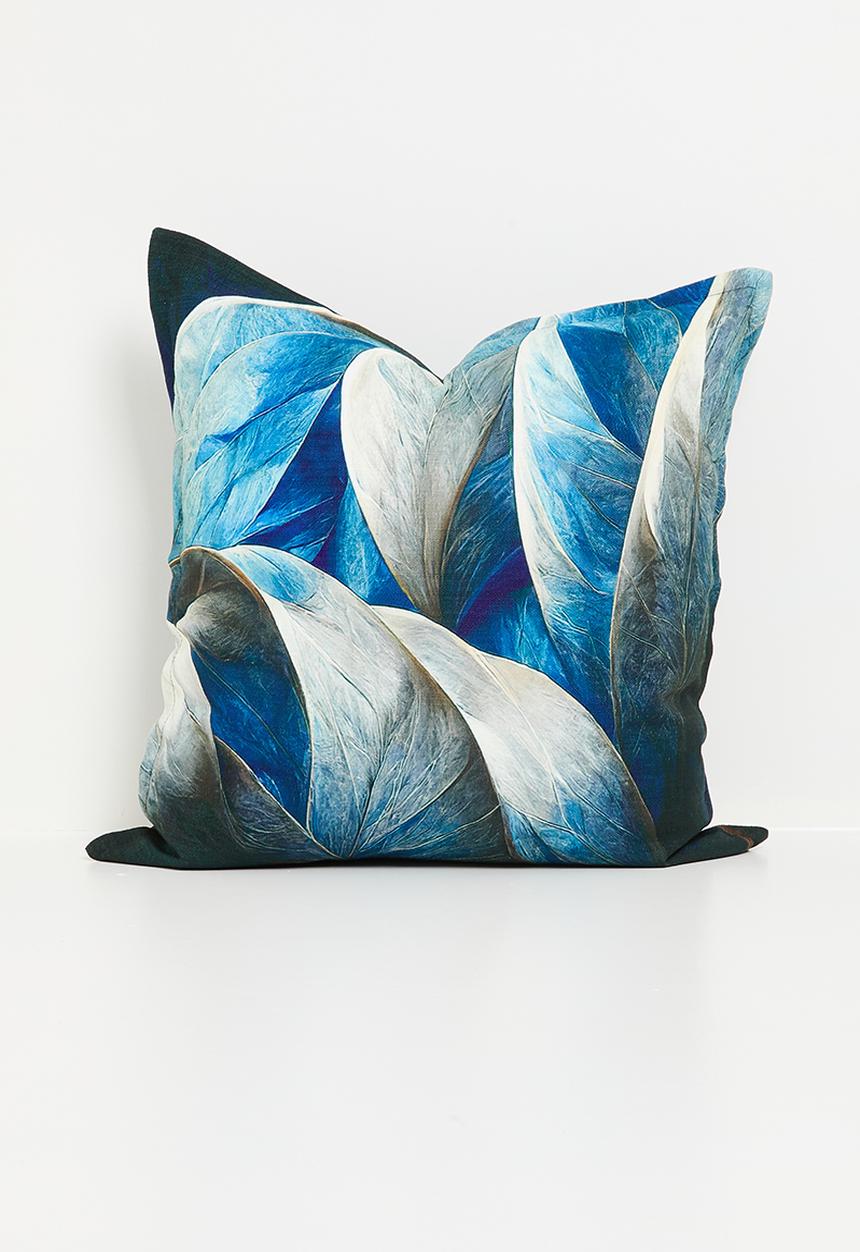 Grey Gardens - Ocean wave cushion cover - blue