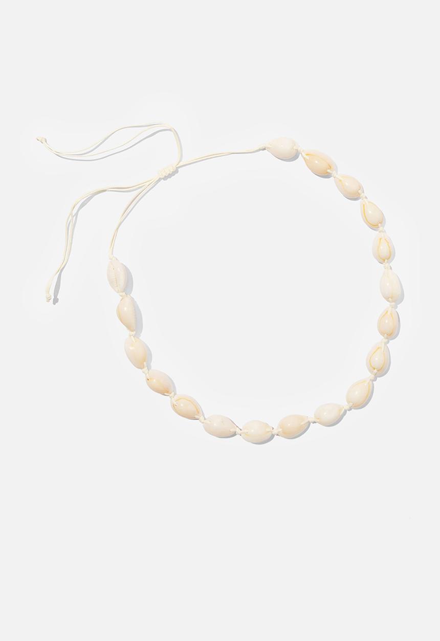 Rubi - Beaded cowrie shell necklace-cream