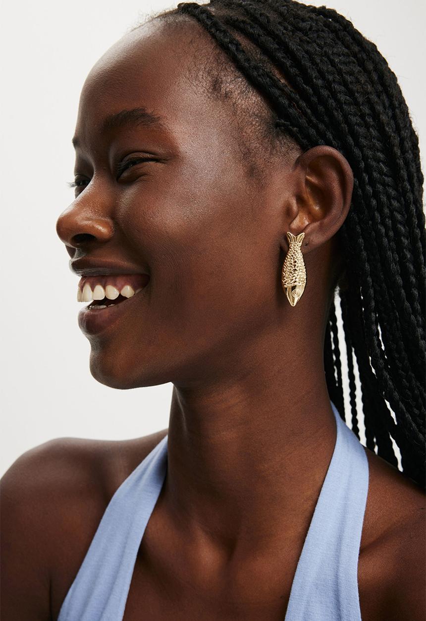 Rubi - Sardine small charm earring - gold