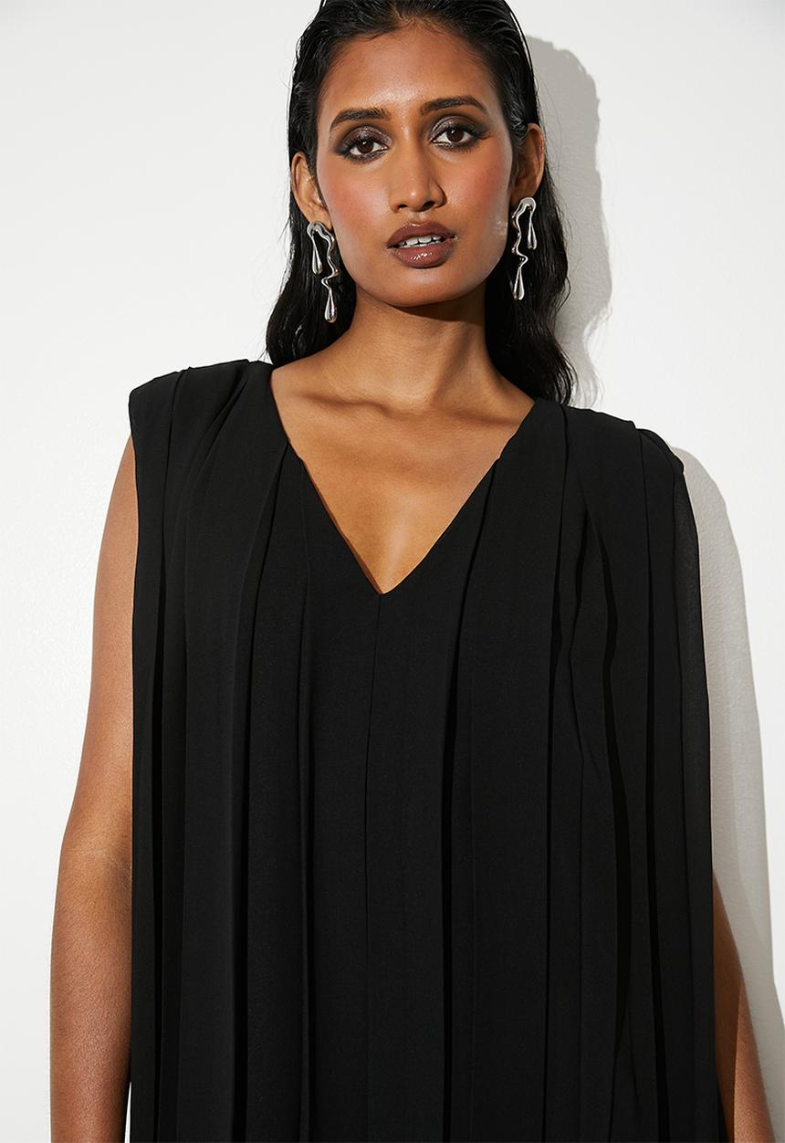 VELVET - V-neck pleated trapeze midi dress - black