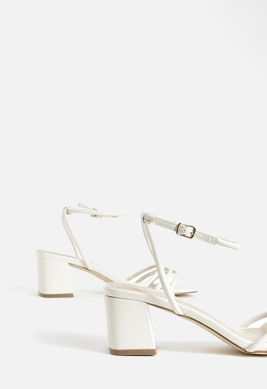 boohoo - Wide Fit Square Toe Triple Strap Low Block Heel Sandals - ecru